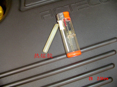 热熔胶与漏水孔 军车副驾漏水维修的意外发现